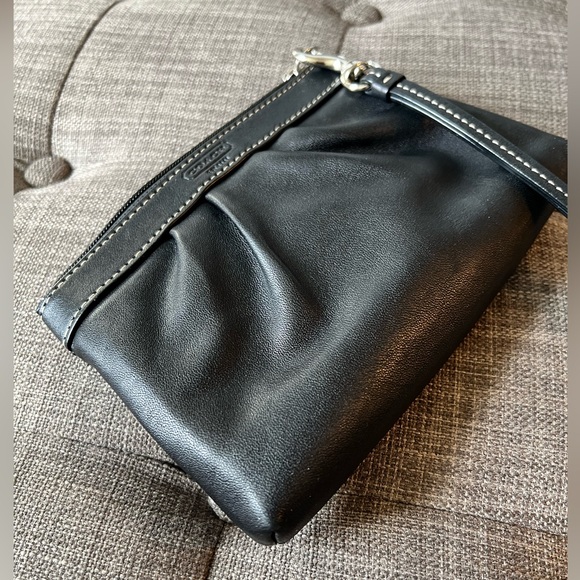 Coach  leather wristlet - Picture 5 of 5